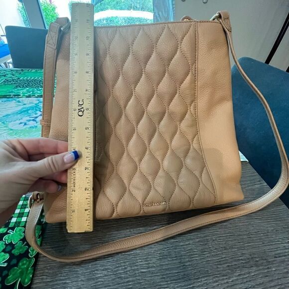 Like new Vera Bradley beige crossbody purse - Picture 4 of 13